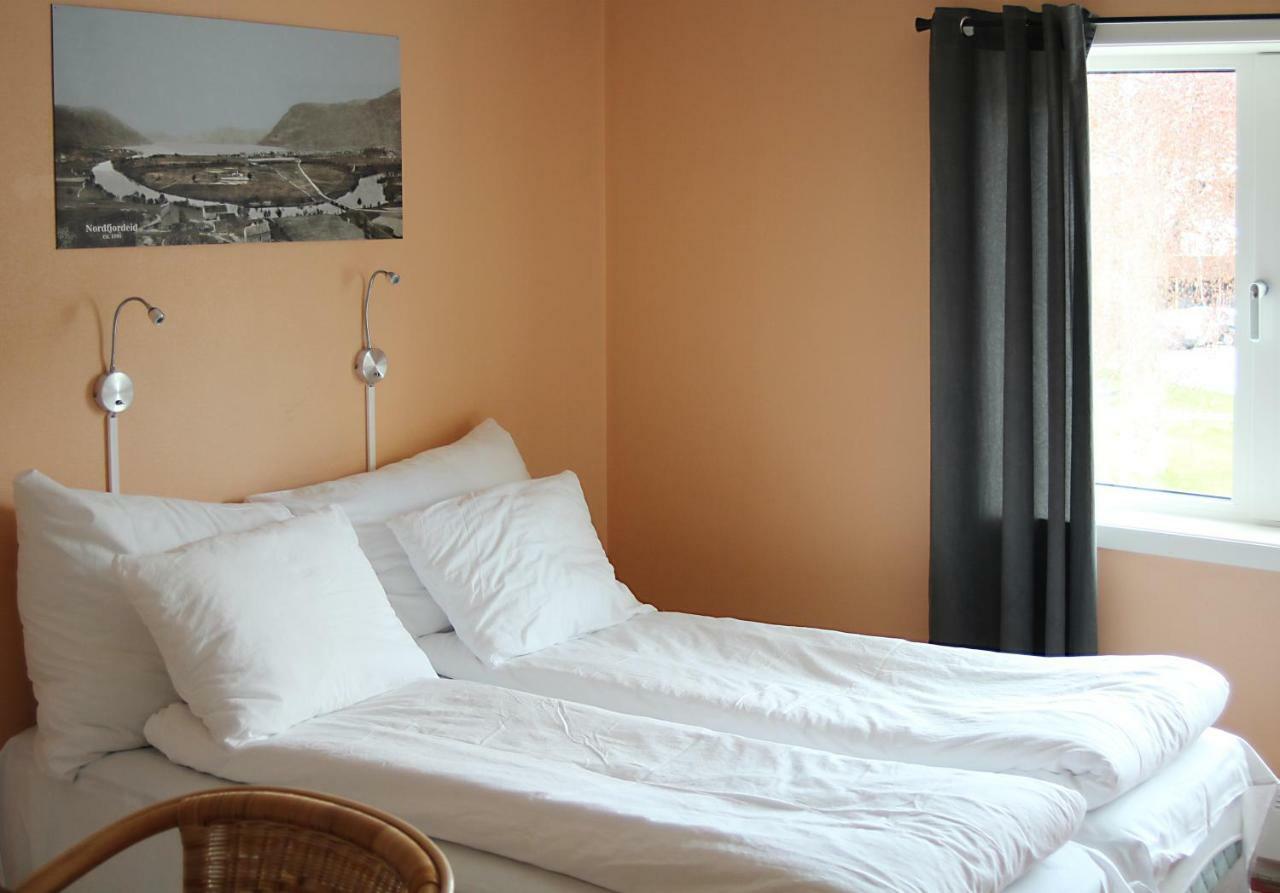 Sentrum Hotel Nordfjordeid Esterno foto